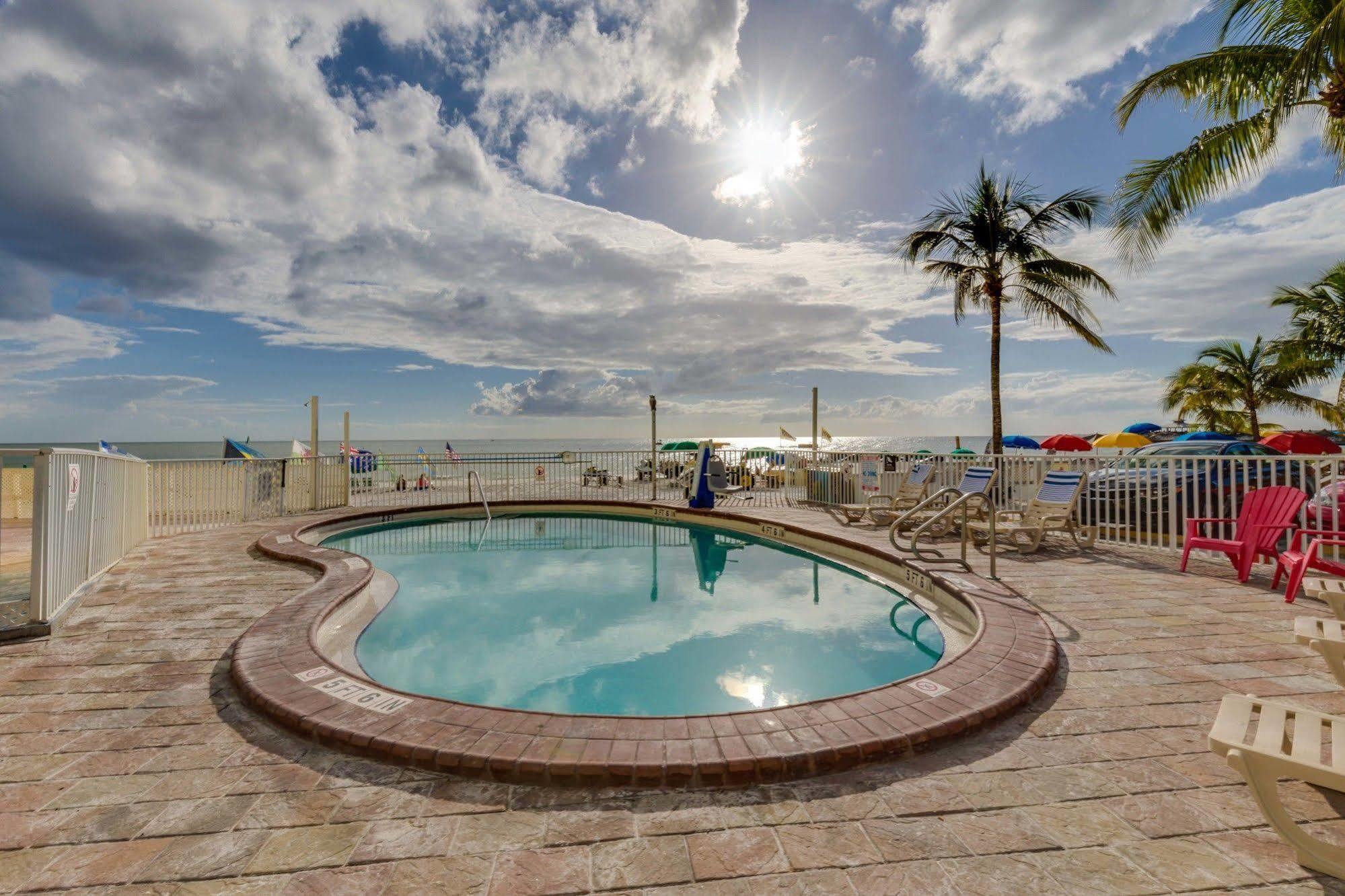 Pierview Hotel And Suites Fort Myers Beach Exterior foto